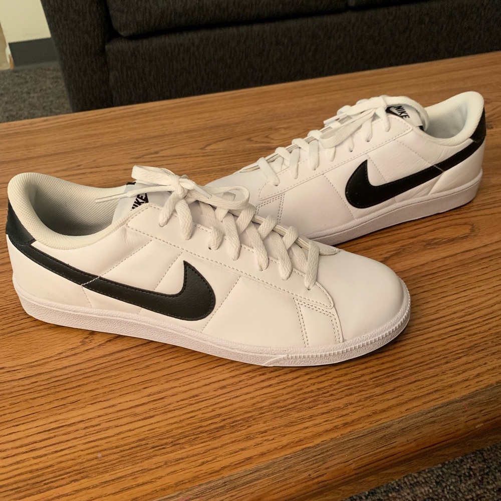 NEW Nike Tennis Classic, white, size 9.5